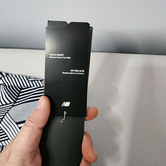 New Balance Black And White Geometric leggings with pockets Small - Picture 5 of 9